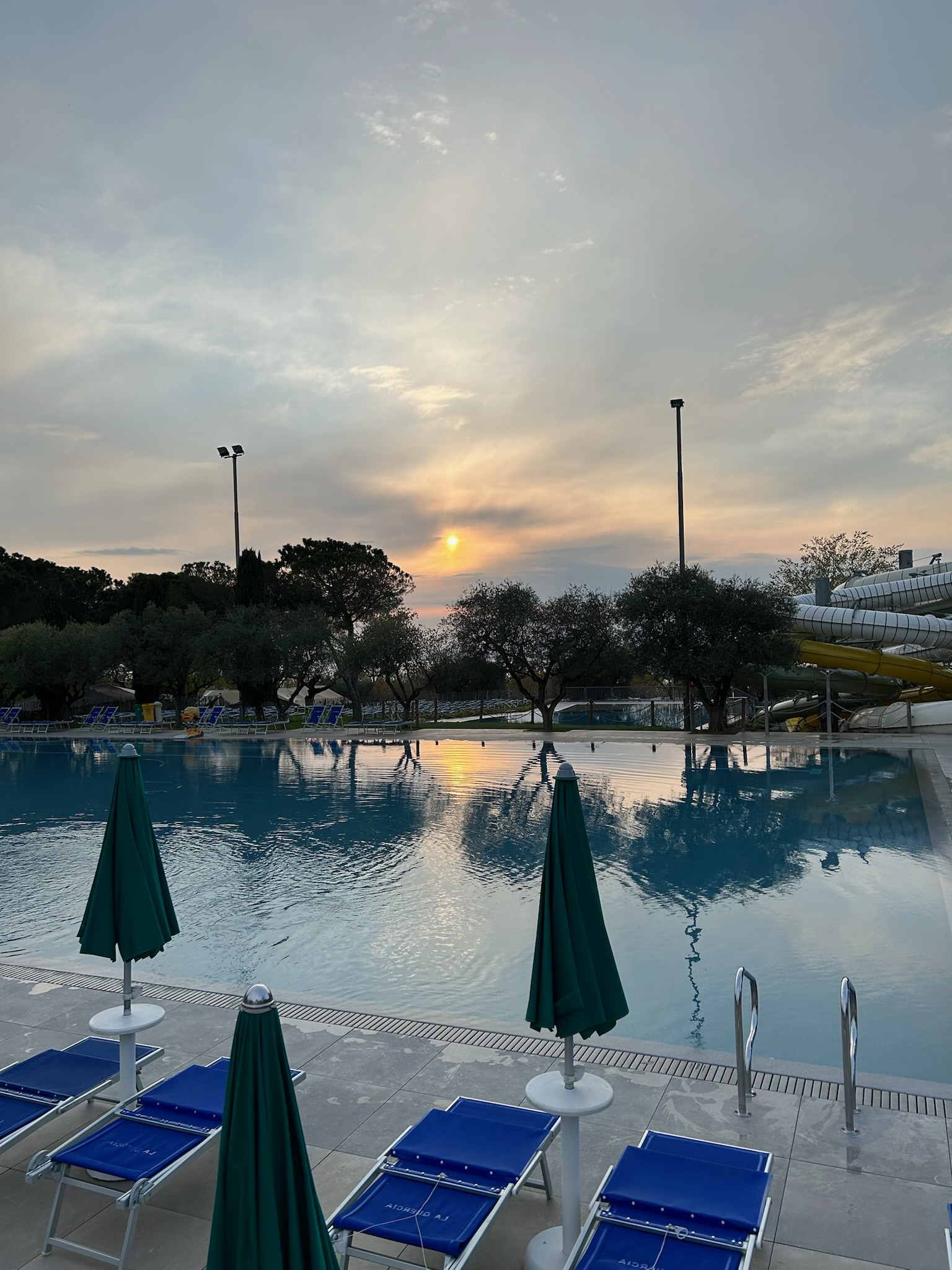 campingplatz gardasee pool.jpg