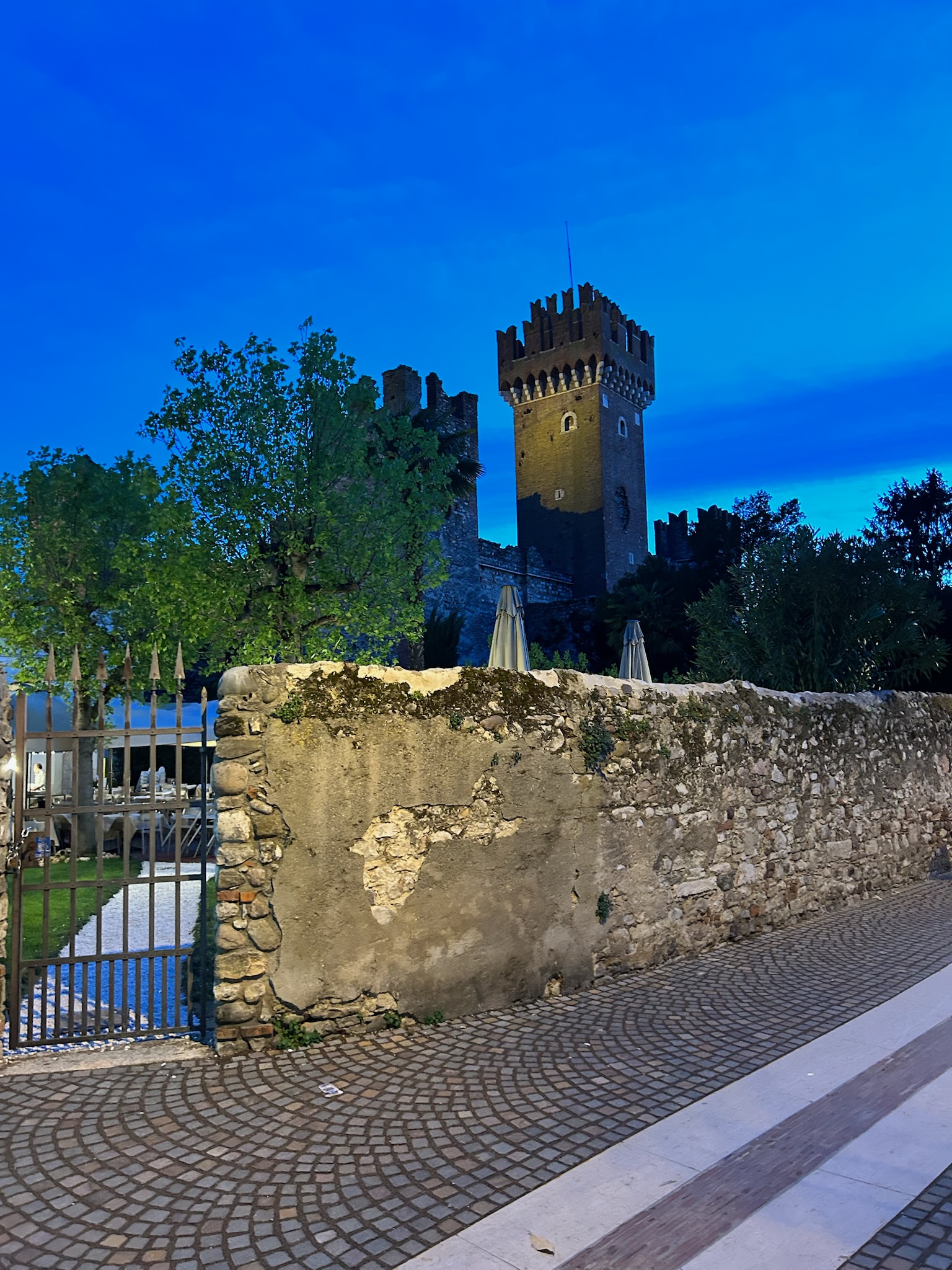 Campingurlaub am Gardasee lazise altstadt spaziergang.jpg